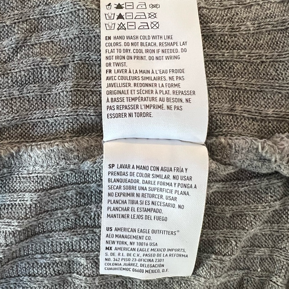 American Eagle Outfitters Soft & Sexy Gray Ribbed V-neck Long Sleeve Top, size M - Picture 5 of 6